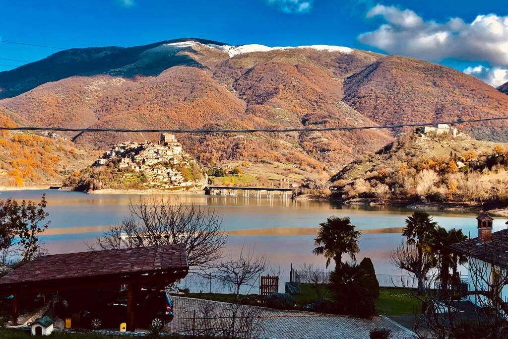Stanza Con Terrazzo Vista Lago - Lakeholiday Castel di Tora Dış mekan fotoğraf