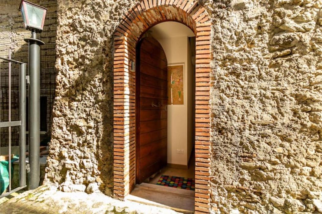 Stanza Con Terrazzo Vista Lago - Lakeholiday Castel di Tora Dış mekan fotoğraf