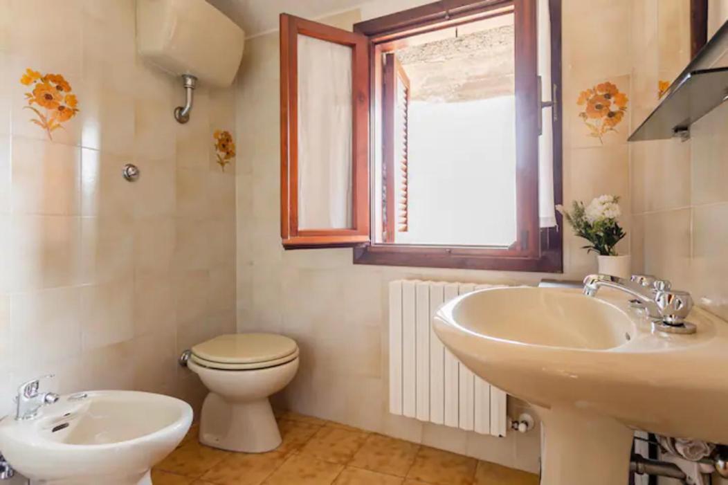 Stanza Con Terrazzo Vista Lago - Lakeholiday Castel di Tora Dış mekan fotoğraf