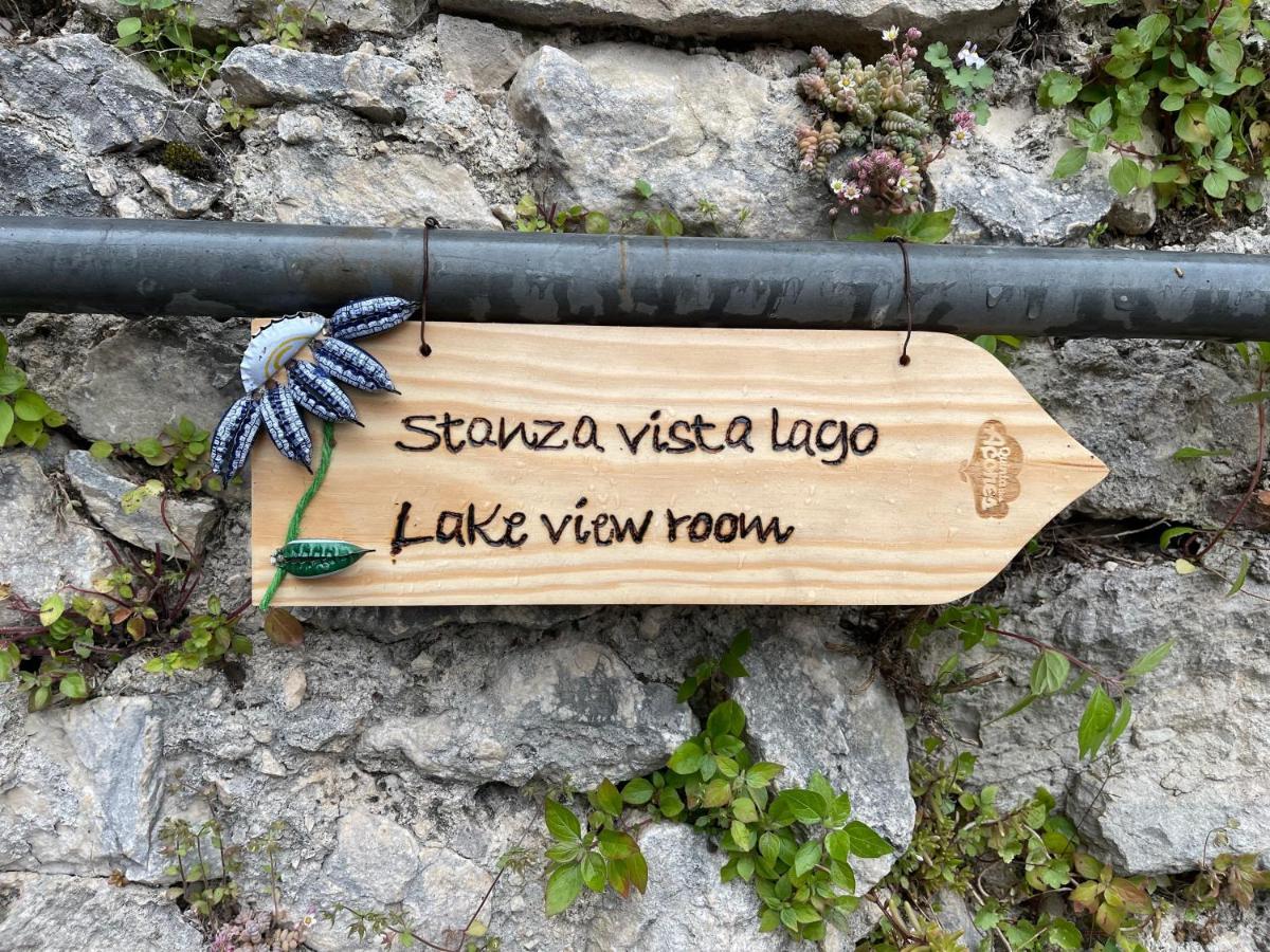 Stanza Con Terrazzo Vista Lago - Lakeholiday Castel di Tora Dış mekan fotoğraf